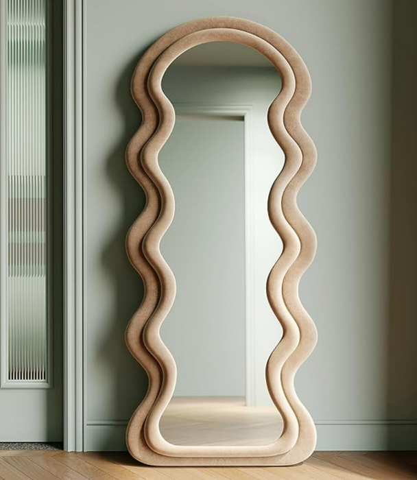Fluffy Wave Spiegel – Golvende XXL Staande Spiegel – 170x70 cm – Zacht Bouclé Frame – Beige/ Roze