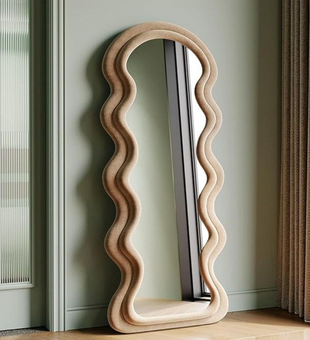 Fluffy Wave Spiegel – Golvende XXL Staande Spiegel – 170x70 cm – Zacht Bouclé Frame – Beige/ Roze